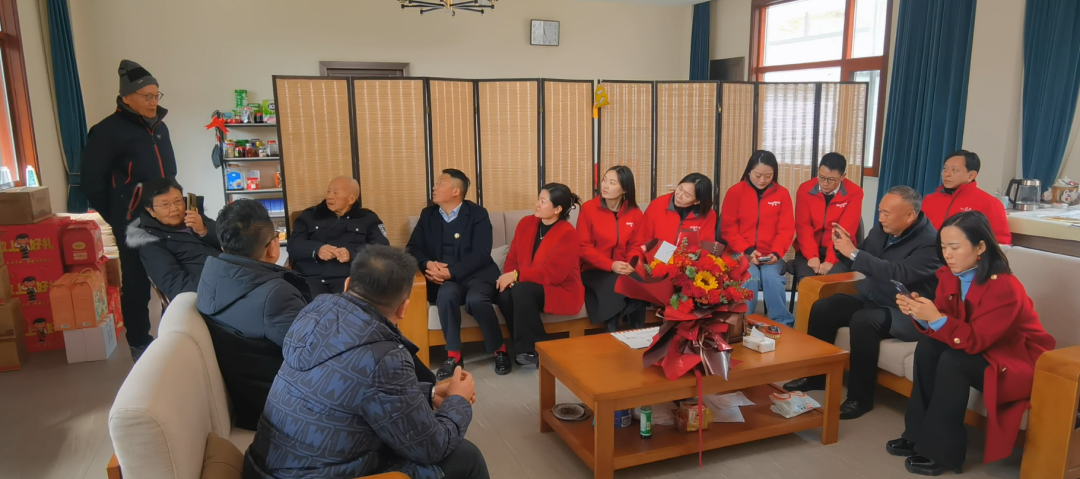 昊東公司一行看望胡正先老紅軍，聆聽那段可歌可泣的英雄歷史